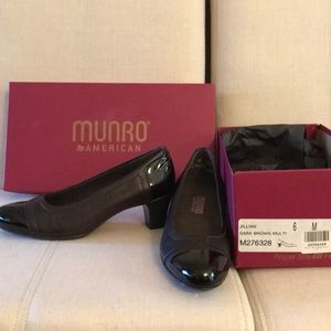 New Munro Jillian dark brown multi ladies shoe.